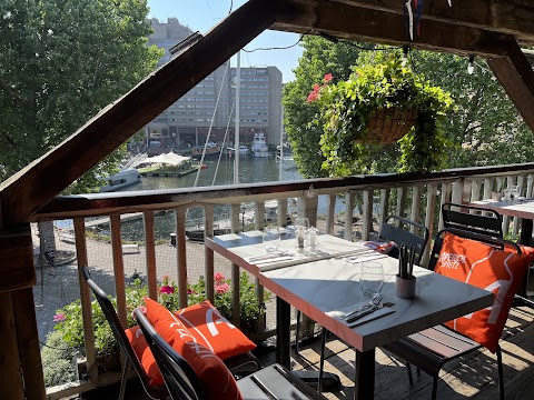 The Dickens Inn, Tower Hamlets