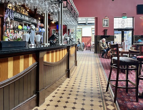 The Half Moon - JD Wetherspoon, Tower Hamlets