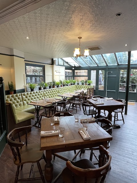 The Raglan, Waltham Forest