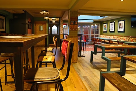 Hollybush, Loughton