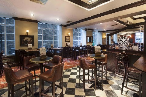 Shakespeare's Head - JD Wetherspoon, Camden