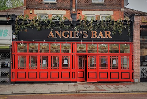 Angie's Bar, Brent