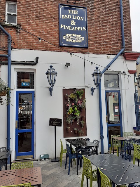 The Red Lion & Pineapple - JD Wetherspoon