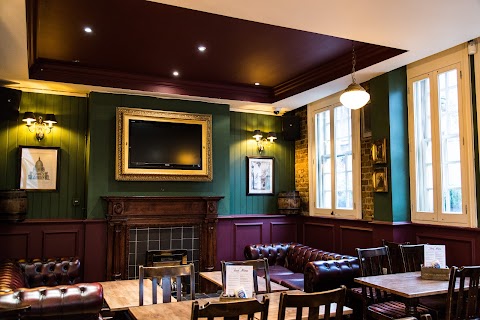Crown & Anchor, Camden
