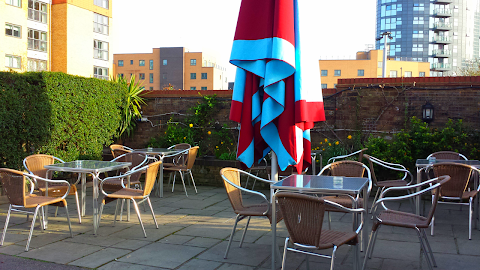 The Railway Tavern Hotel, Newham