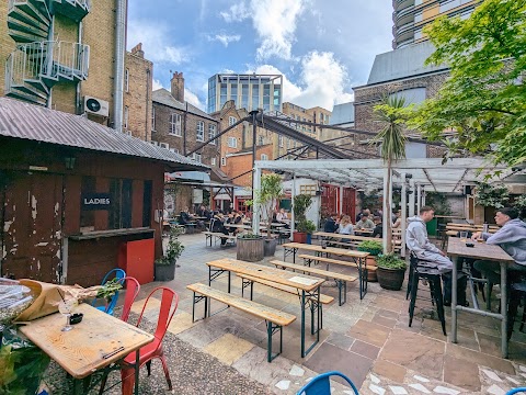 The Crown and Shuttle, Hackney