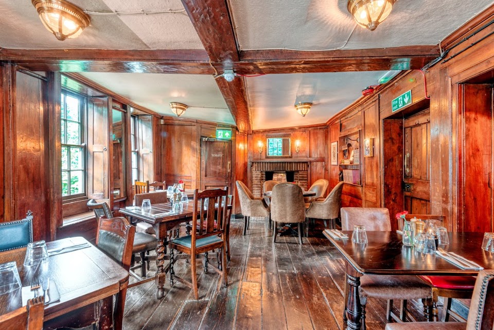 The Spaniards Inn exterior