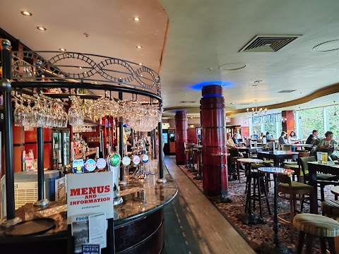 The Central Bar - JD Wetherspoon, Hammersmith and Fulham