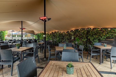 Albany Thames Ditton, Thames Ditton