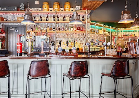 The Arnos Arms